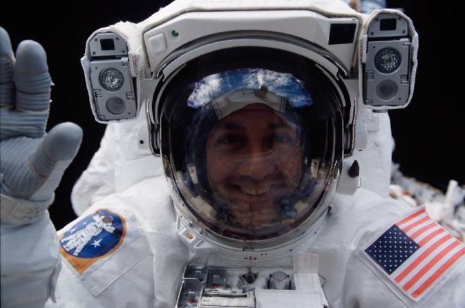Майкл Массимино, первый астронавт-твиттерянин, покидает НАСА